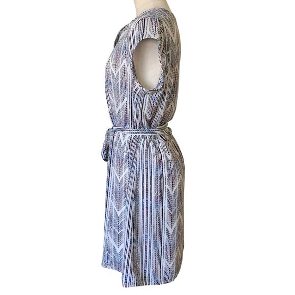 DR2 Chevron Print Belted Dress Size S Stretch Waist Short Sleeve Knee Length - Picture 3 of 8